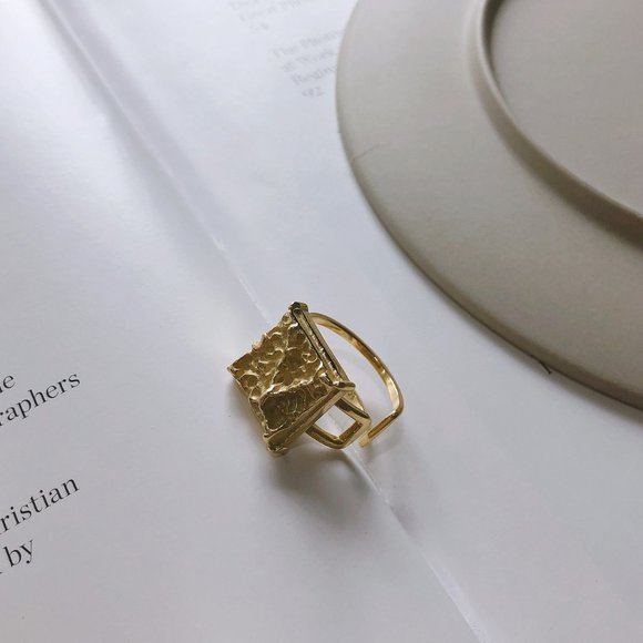 LAST ONE 💖18K Goldplated Square Signet Ring - Picture 5 of 7